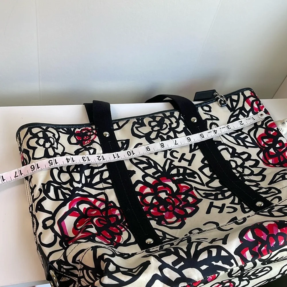 Coach Poppy Tote - Picture 15 of 17